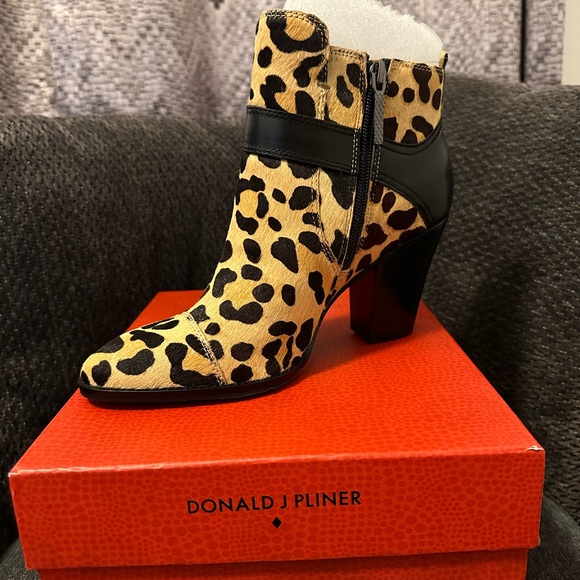Donald Pliner Bootie - Picture 3 of 4